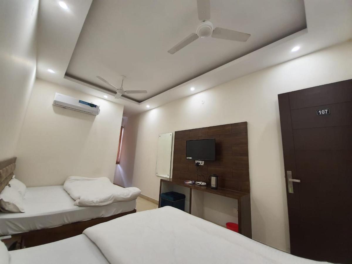 New Gokul Grand Hotel Дехрадун Екстериор снимка