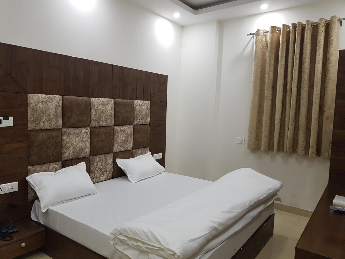 New Gokul Grand Hotel Дехрадун Екстериор снимка