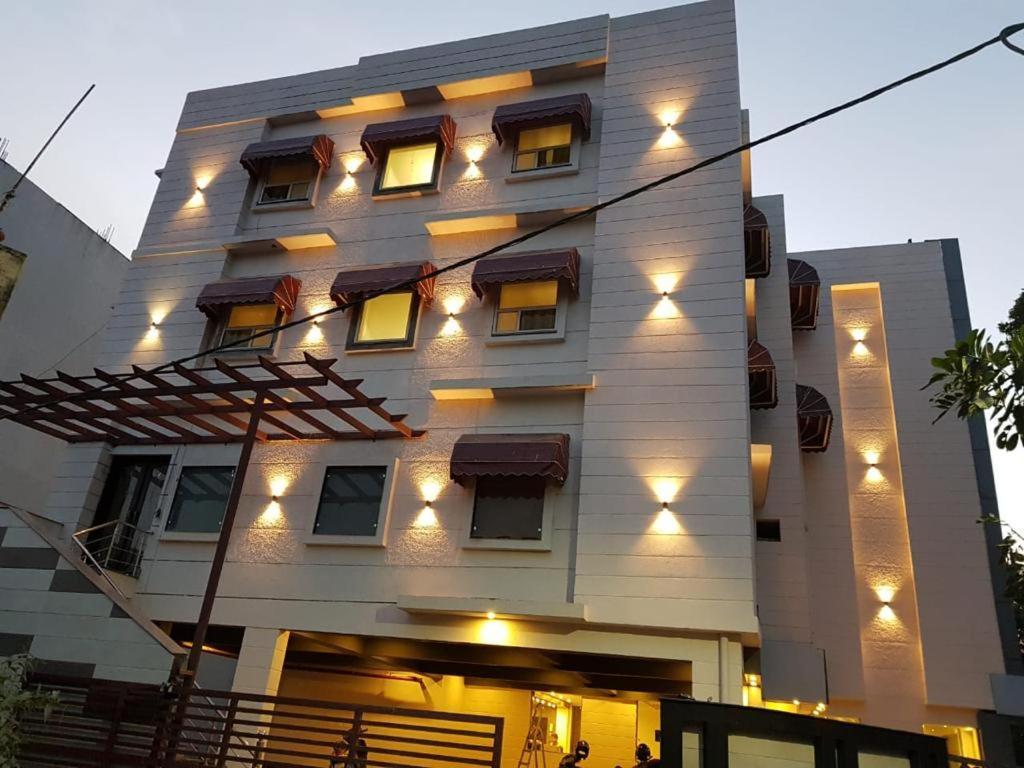 New Gokul Grand Hotel Дехрадун Екстериор снимка